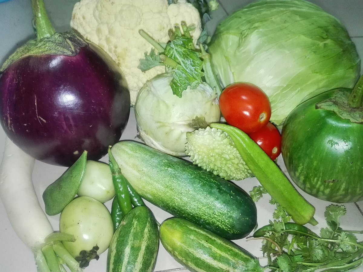 https://upload.wikimedia.org/wikipedia/commons/thumb/b/be/Vegetables_3.jpg/1200px-Vegetables_3.jpg