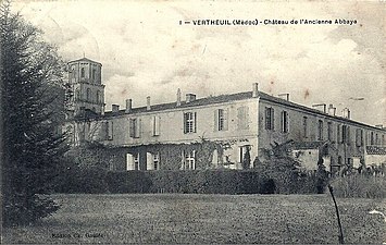 Façade est du monastère.