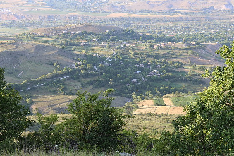 File:Village Tsarbastumani.jpg