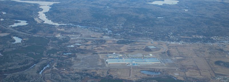 File:Vue aérienne de l'usine Rio-Tinto-Alcan Laterrière.jpg