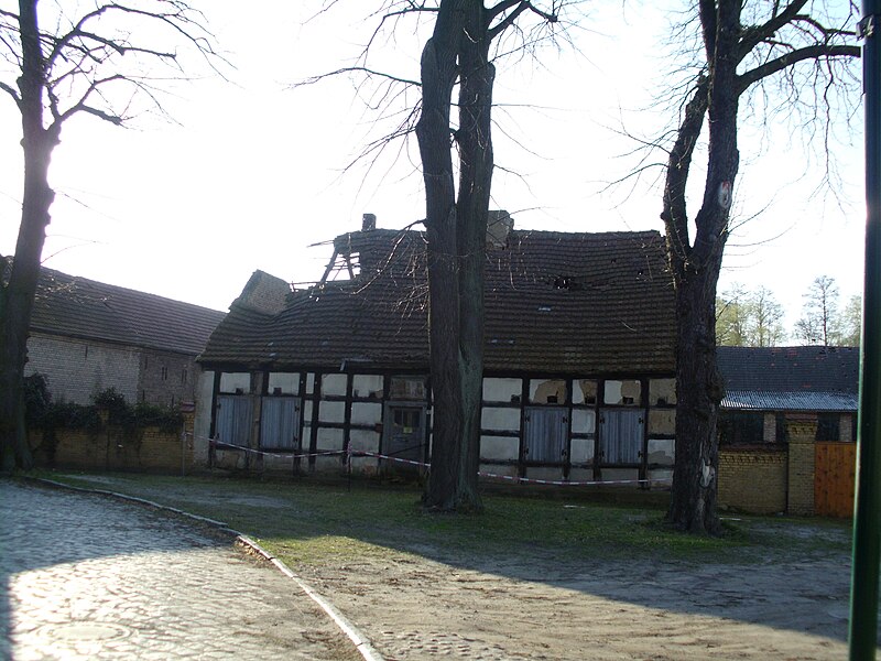 File:Wünsdorf Kirchplatz 6.JPG