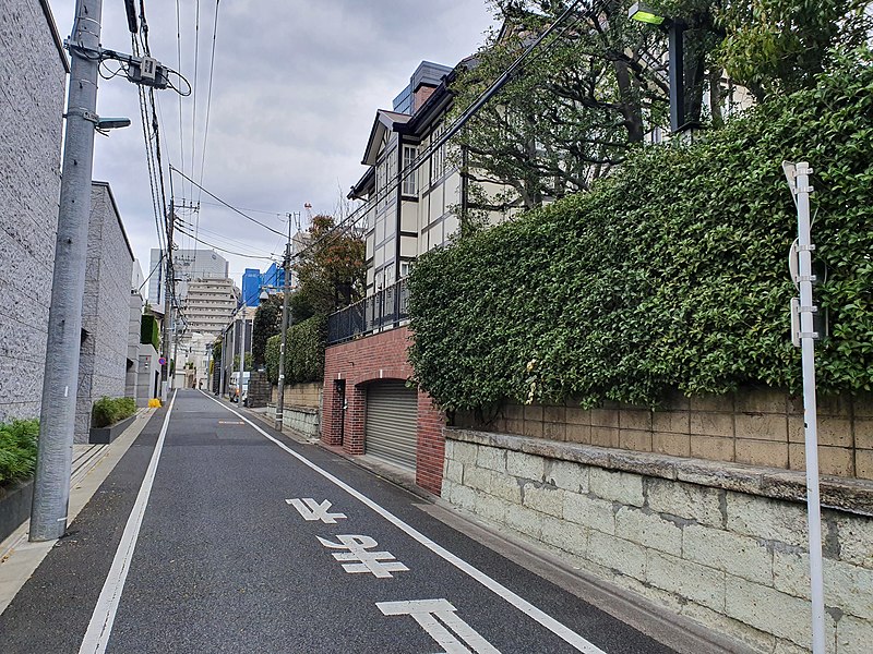 File:Walk in Daikanyama 11.jpg