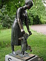 Mother with child (≈ 1965), Stadtpark Lichtenberg