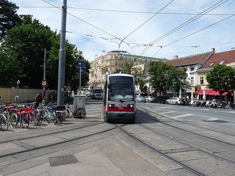 File:Wenen tram 2016 2.jpg