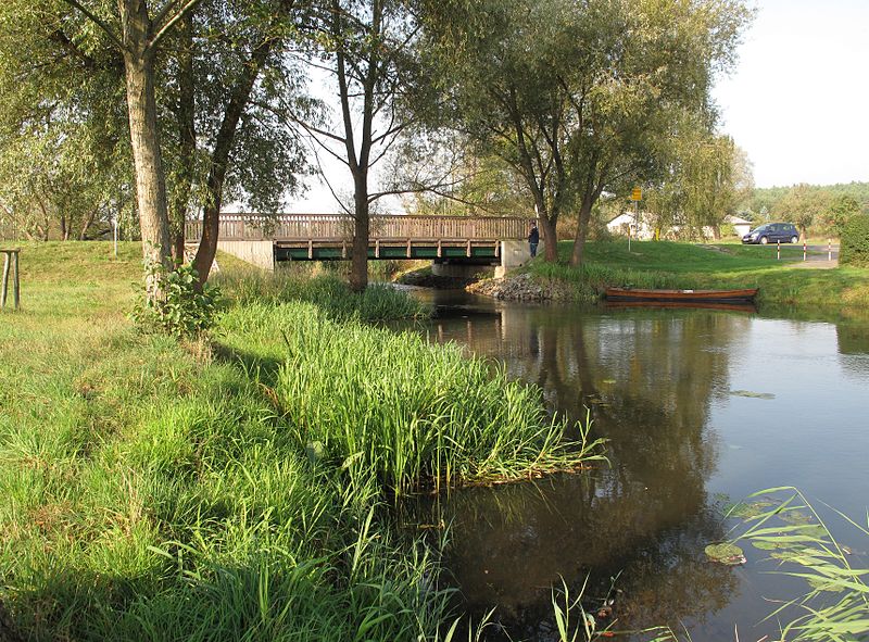 File:Werder Brücke Spreeseitenarm 02.jpg