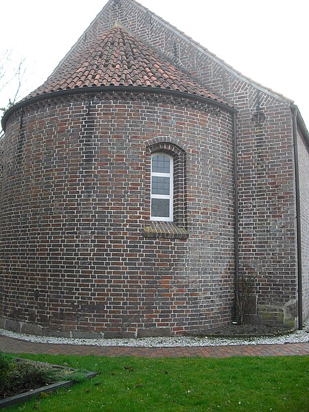 File:Westrumer Kirche (Ostseite).JPG