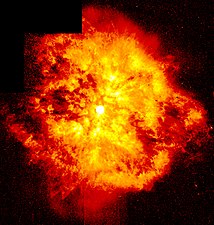 صورة بتلسكوب هابل الفضائي للسحابة الغازية M1-67 حول النجم WR 124، وهو من نوع نجوم ولف-رايت.