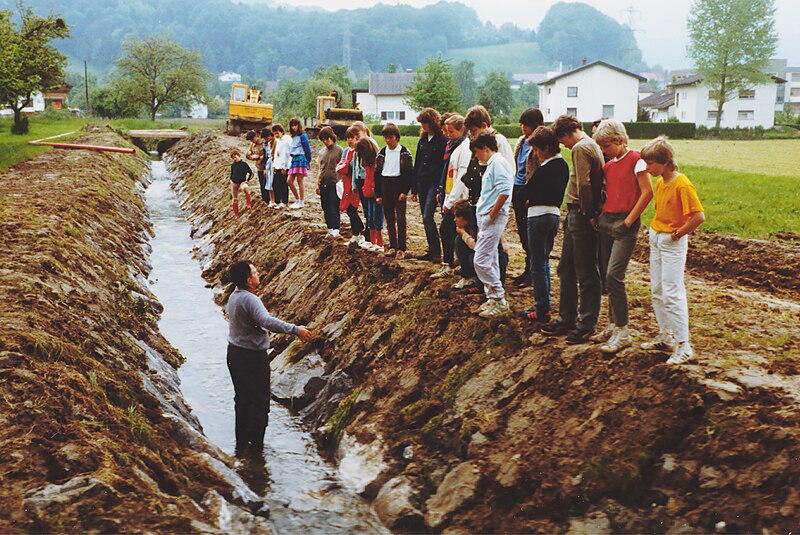 File:Wolfurt Siegfried Heim Exkursion Eulentobelbach zwischen 1974 und 1984.jpg