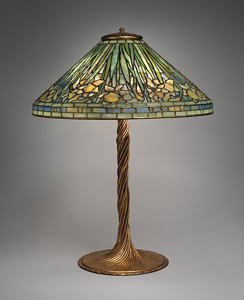 "Daffodil" lamp; 1904–1924; leaded opalescent glass and gilt bronze; height: 67.9 cm, diameter of shape: 51.4 cm; Metropolitan Museum of Art