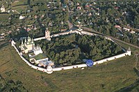 Vue aérienne de l'enceinte.