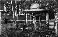 «Скорбящий ангел» на могиле Петра Боклевского (фото сделано до 1917 г.)