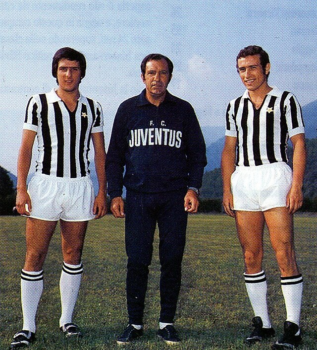 File:1974–75 Juventus FC - Scirea, Parola and Damiani.jpg - Wikimedia  Commons