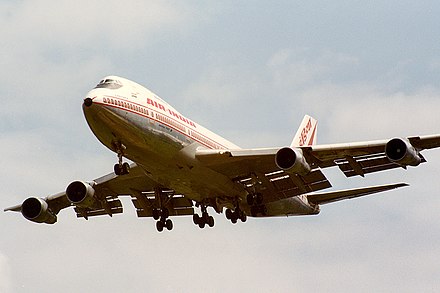 The aircraft involved, VT-EFO, seen on 10 June 1985, less than two weeks before the bombing of Air India Flight 182