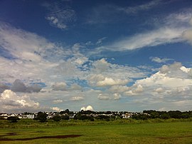 多摩川河川敷から見た玉堤の街並み