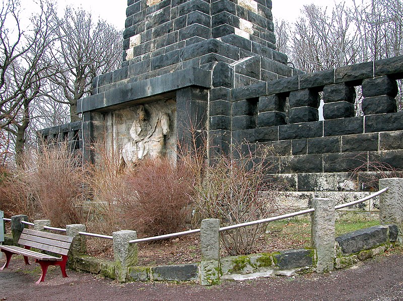 File:20080112255DR Freital Windberg König-Albert-Denkmal.jpg