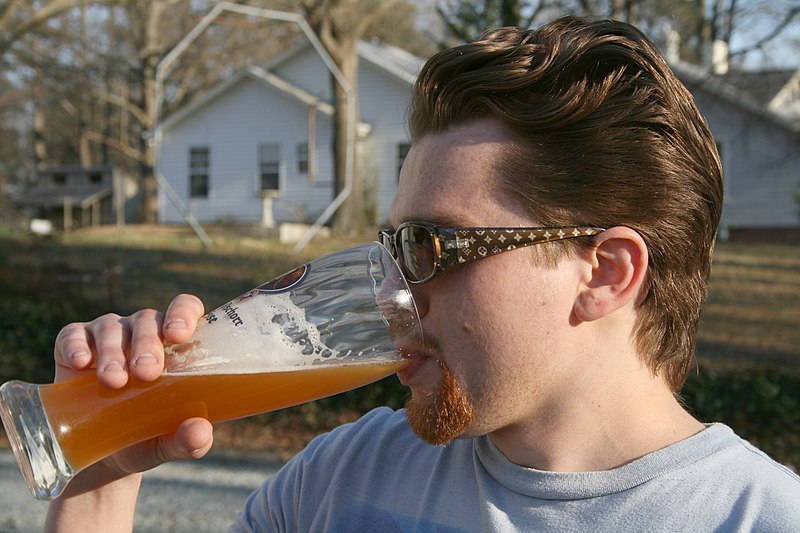 File:2009-03-07 Nate Dizo drinking beer.jpg