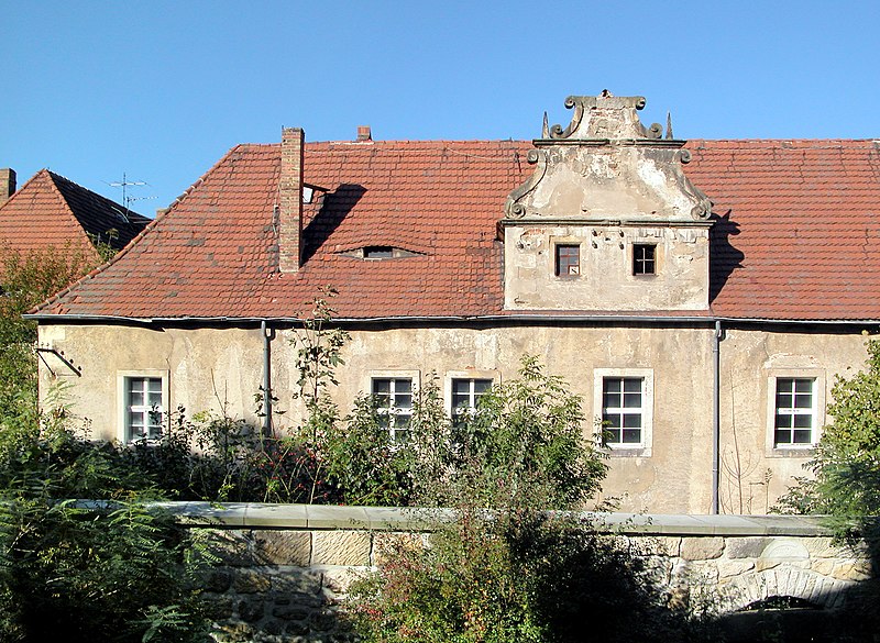 File:20111006190DR Ottendorf (Bahretal) Schloß.jpg