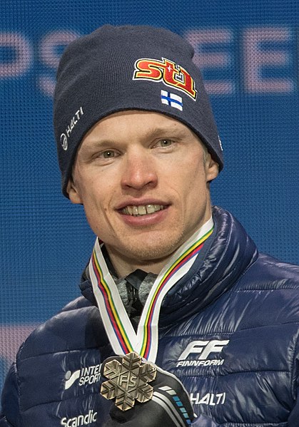 File:20190227 FIS NWSC Seefeld Medal Ceremony 850 5369 Iivo Niskanen.jpg