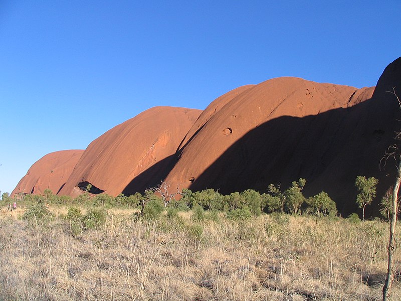 File:33. Uluru shape and shadow.jpg