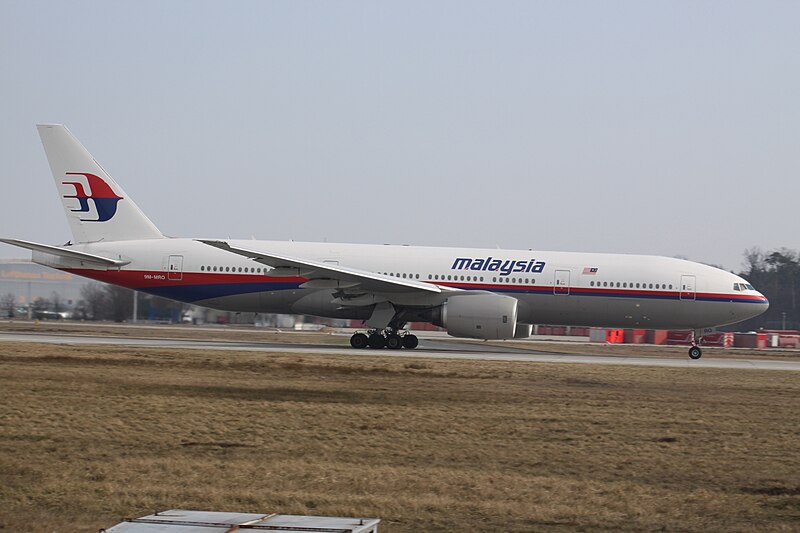 File:9M-MRO Boeing 772 Malaysia (7628570116).jpg