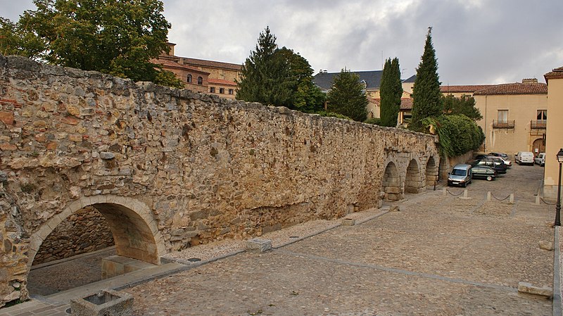 File:Acueducto de Segovia 25.JPG
