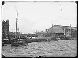 Oostertoegang met brug. Foto: Jacob Olie; voor 1905 (brug te zien voor de overkapping).
