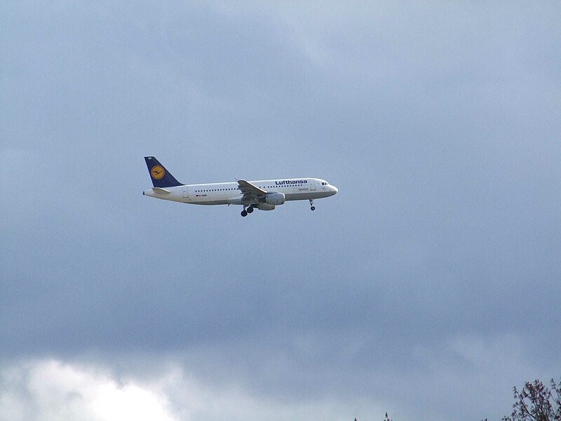 File:Airbus A320 of Lufthansa at Heathrow 92.jpg