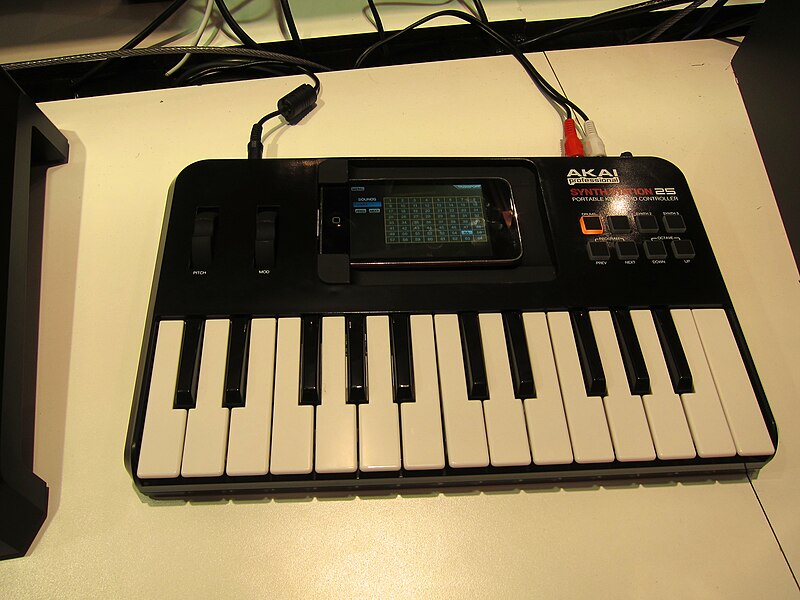 File:Akai SynthStation 25.jpg