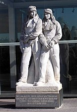 Statue d'Alcock et Brown à Londres-Heathrow.