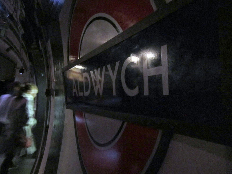 File:Aldwych roundel (5029008437).jpg