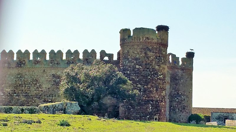 File:Almendral - Castillo de los Arcos (4).jpg