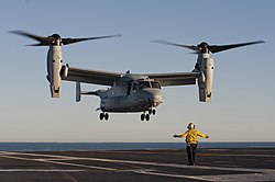 ABŞ hərbi dəniz donanmasının USS Karl Vinson aviadaşıyıcısına eniş edən MV-22