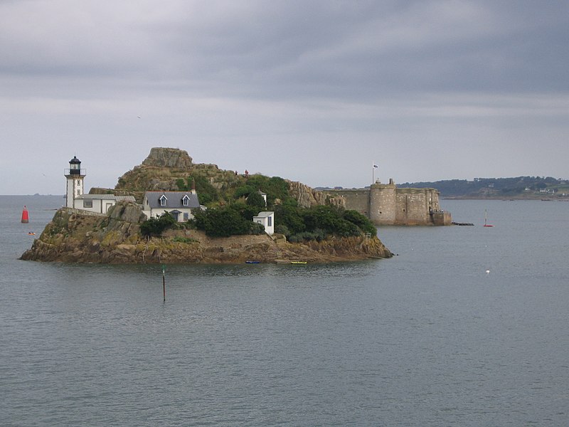 File:Baie de Morlaix - Ile Louët - château du Taureau-122.JPG