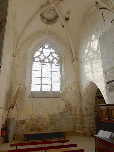 File:Bailleval (60), église Saint-Martin, base du clocher, vue vers le sud 2.JPG