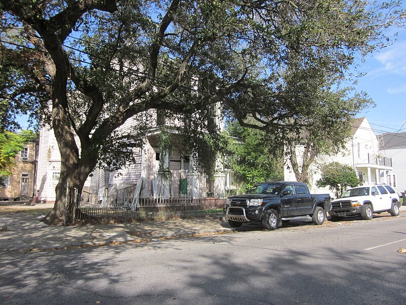 File:Baronne Central City NOLA Jan 2012 Decay House Josephine 2.JPG