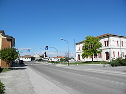 Baruchella, Via Oriano Scavazza e palazzina municipale (Giacciano con Baruchella).JPG