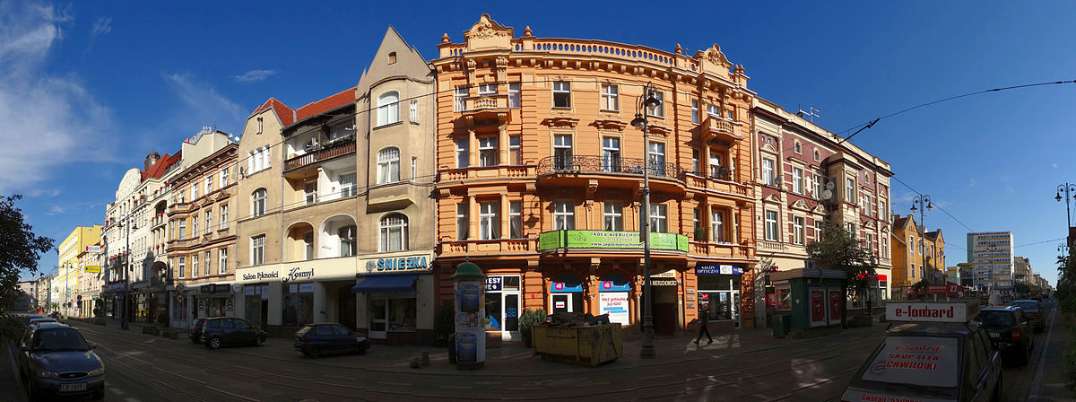 Panorama ulicy Gdańskiej z kamienicą nr 33