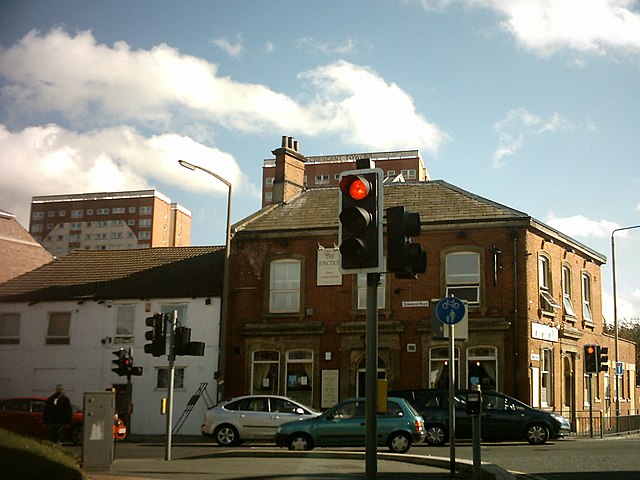 The Junction pub and Crescent Grange in Beeston Hill