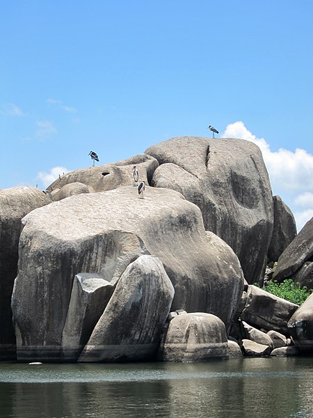 File:Bismarck Rock Mwanza.jpg