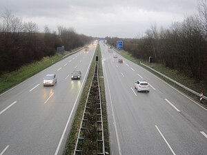 Näkymä Rotenhofer Weg -sillalta A 210.jpg: lle