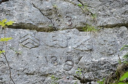 3 blason Chevrons de Neuchâtel (1766) blason Chevrons de Neuchâtel (1704) Croix Saint-André (Bourgogne, 1704) Trois Lys de France (1766) 1766 1819 cheville