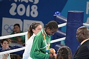 Deutsch: Boxen bei den Olympischen Jugendspielen 2018 Tag 12, 18. Oktober 2018 - Medaillenzeremonie im Fliegengewicht der Mädchen - Gold: Martina La Piana (Italien), Silber: Adijat Gbadamosi (Nigeria), Bronze: Heaven Destiny Garcia (USA); Medaillenübergabe durch Habu Gumel (IOC, Nigeria), Geschenkübergabe durch Dr. Joseph O. Ayeni (Nigeria, AIBA). English: Boxing at the 2018 Summer Youth Olympics on 18 October 2018 – Girl's flyweight Medal Ceremony - Gold: Martina La Piana (Italy), Silver: Adijat Gbadamosi (Nigeria), Bronze: Heaven Destiny Garcia (USA); Medal handover by Habu Gumel (IOC, Nigeria), Gift presented by Dr. Joseph O. Ayeni (Nigeria, AIBA). Español: Boxeo en los Juegos Olímpicos Juveniles de Verano de 2018 en 18 de octubre de 2018 - Ceremonia de la Medalla de peso mosca para niñas - Oro: Martina La Piana (Italia), Plata: Adijat Gbadamosi (Nigeria), Bronce: Heaven Destiny Garcia (Estados Unidos); Entrega de medallas por Habu Gumel (COI, Nigeria), Regalo presentado por Joseph O. Ayeni (Nigeria, AIBA).