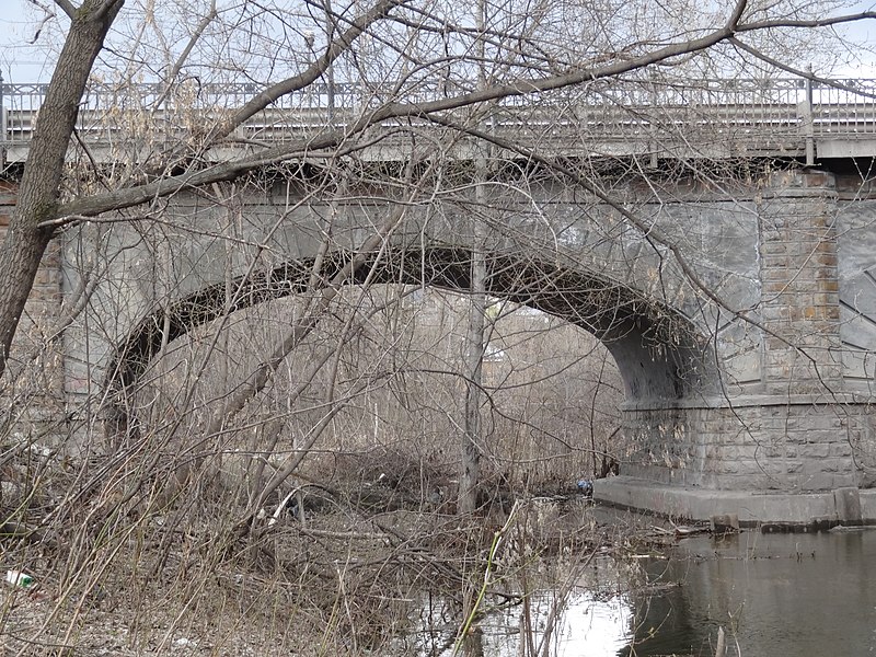 File:Bridge over Kamenka river 007.jpg