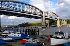 Ponts, bateaux et trains à Saltash.jpg