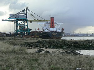 English: Bulk cargo ship Unloading coal for th...