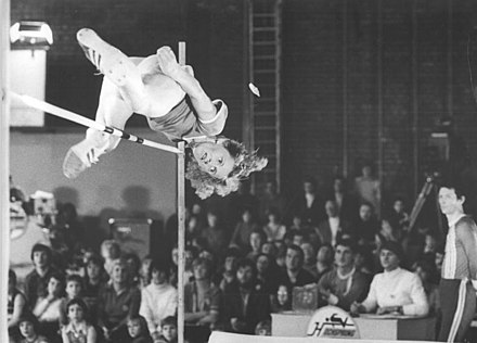 Ackermann competing at the Hochsprung mit Musik meeting, which she won in 1980.