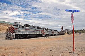 CBRy 505 dumping at HaydenxRP - Flickr - drewj1946.jpg