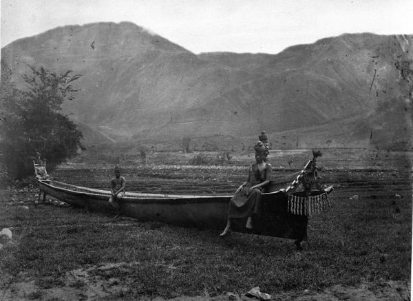 Traditional Toba Batak boat (c. 1870), photograph by Kristen Feilberg