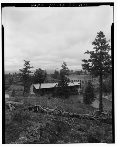 File:CONTEXTUAL VIEW OF THE POST FALLS POWERHOUSE LOOKING DOWNSTREAM. POWER PLANT AND INTAKE GATES ARE IN THE LEFT FOREGROUND, AND THE ATTACHED 'OLD SWITCHING BUILDING' (NOW ABANDONED HAER ID,28-POFAL,1A-1.tif