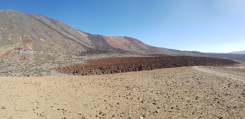 File:Cañadas del Teide Aparcamiento.jpg